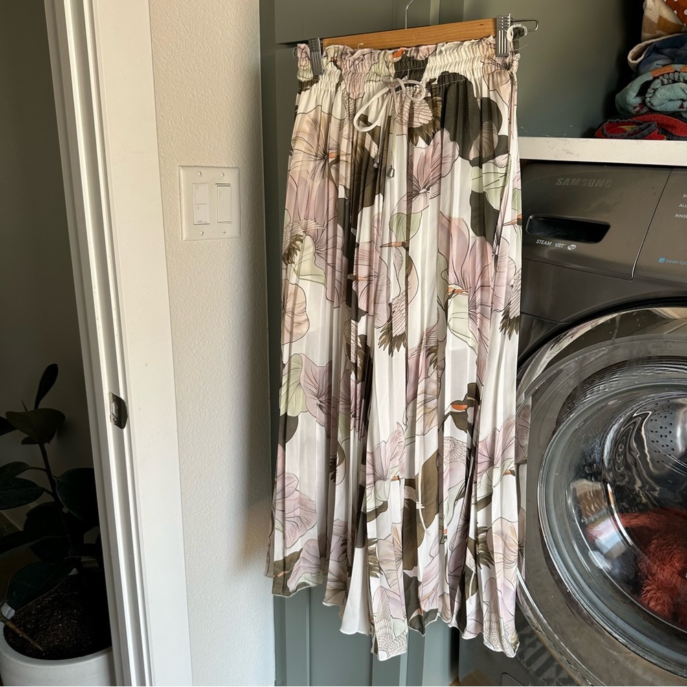 Pleated Tropical Floral Pants